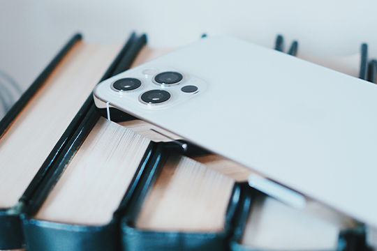 Die Rückseite des neuen iPhone 12 Pro.