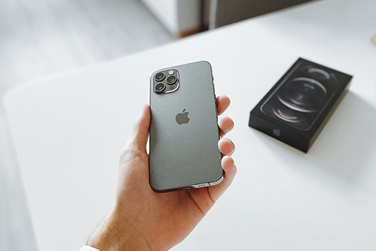 Das iPhone 12 Pro Max inkl. Originalverpackung