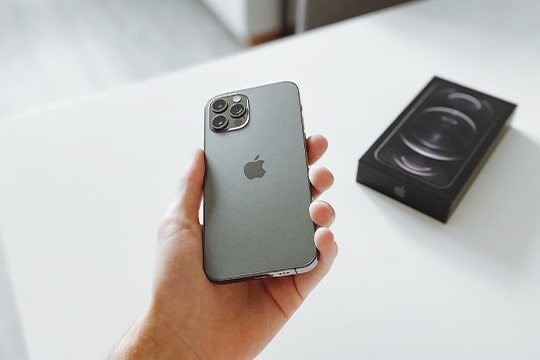 100% nachhaltigere refurbed Geräte, die durch Kreislaufwirtschaft Elektroschrott reduzieren