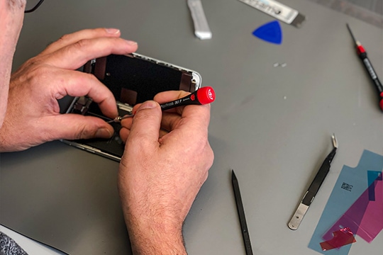 Unsere Expert:innen überprüfen alle refurbed Geräte genauestens auf ihre Qualität.