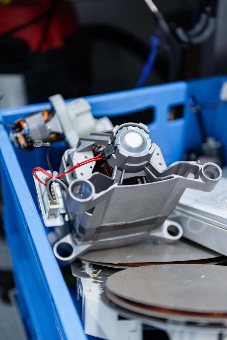 Ersatzteile einer Kaffeemaschine