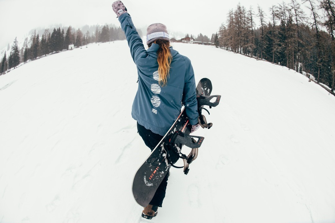 Blue Tomato gebrauchtes Snowboard in Action (Photocredit: Blue Tomato)